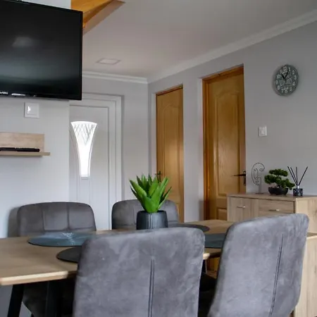 Szarcsa Vendeghaz Apartmán *